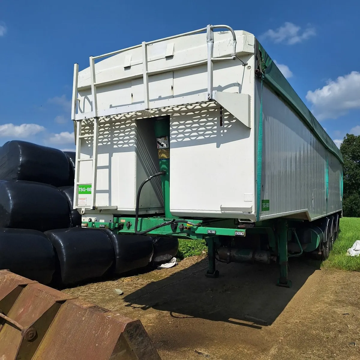 Fruehauf 64 cubic yard Blower / Bulk tipping - Image 1