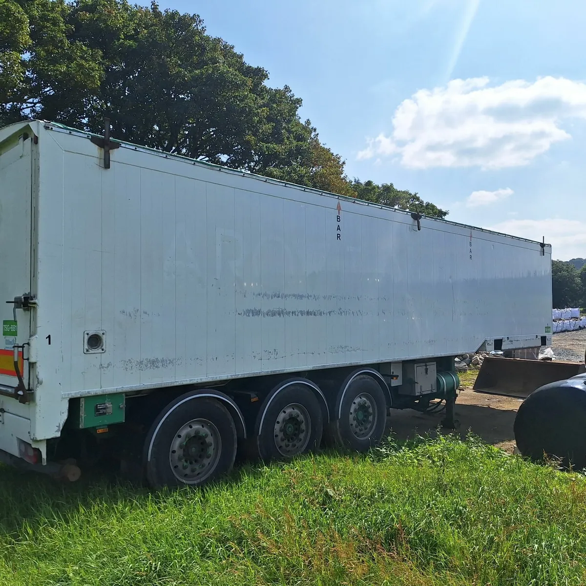 Fruehauf 64 cubic yard Blower / Bulk tipping - Image 3