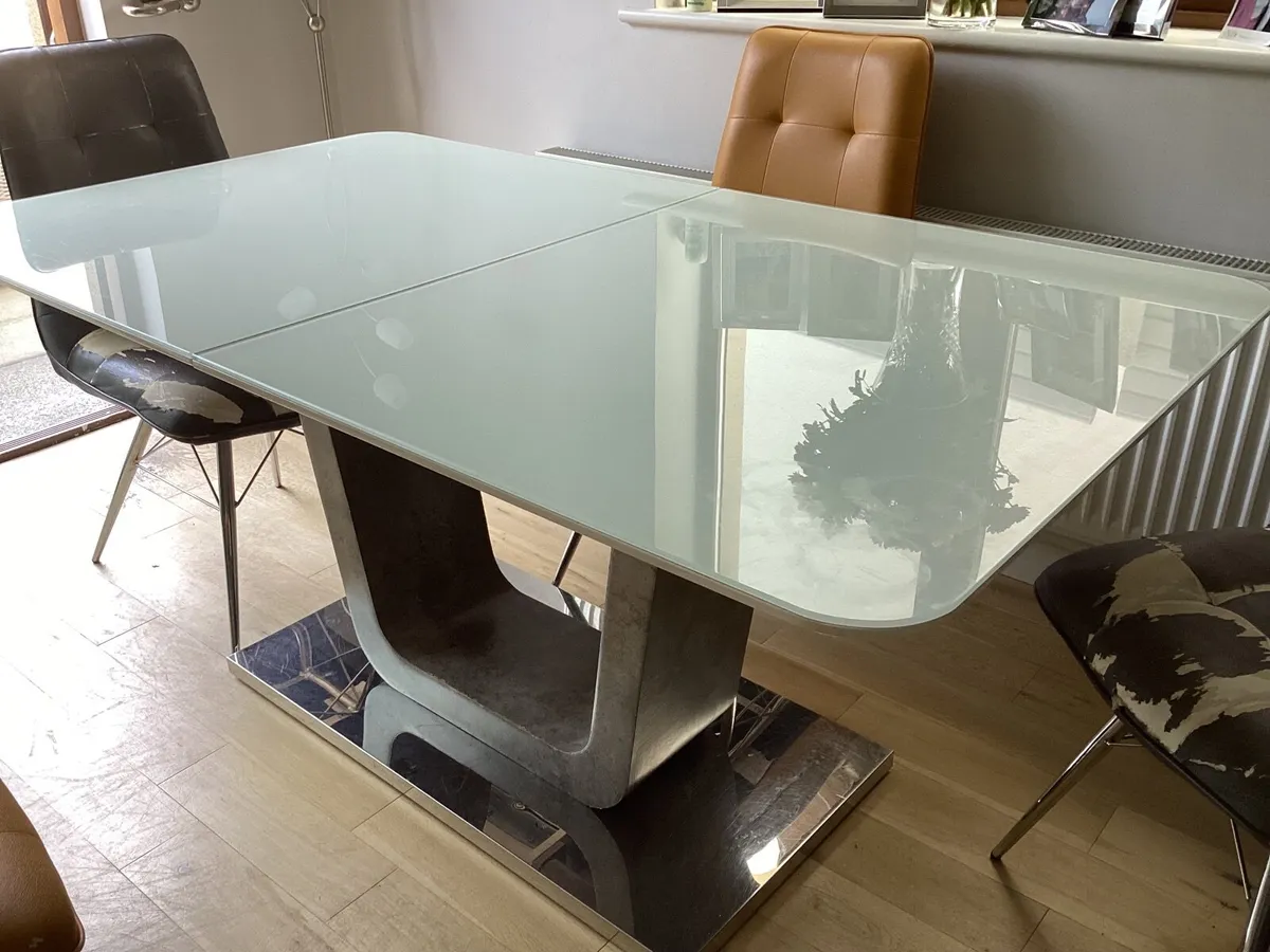 Kitchen table