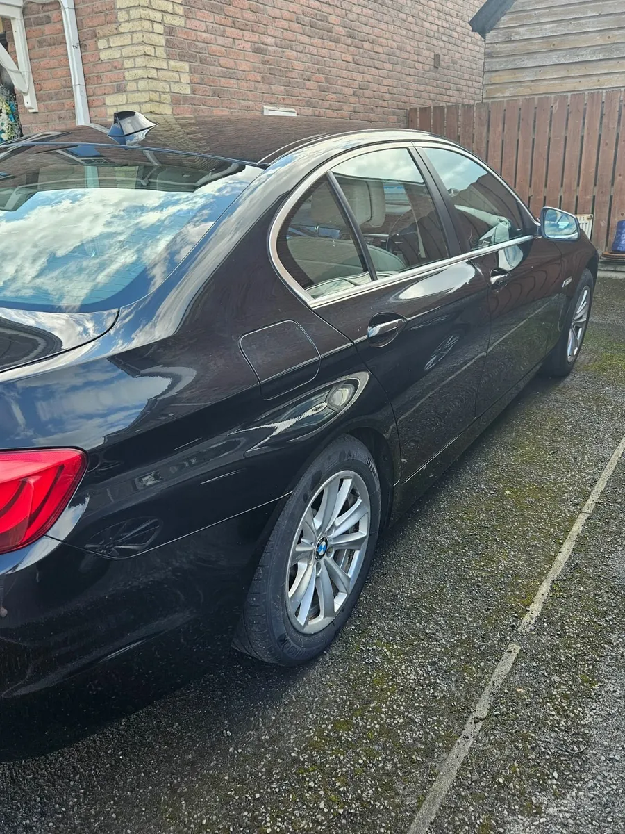 BMW 5-Series 2011 - Image 3
