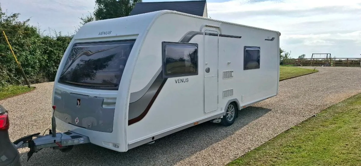 Lunar venus 550 4 berth - Image 3