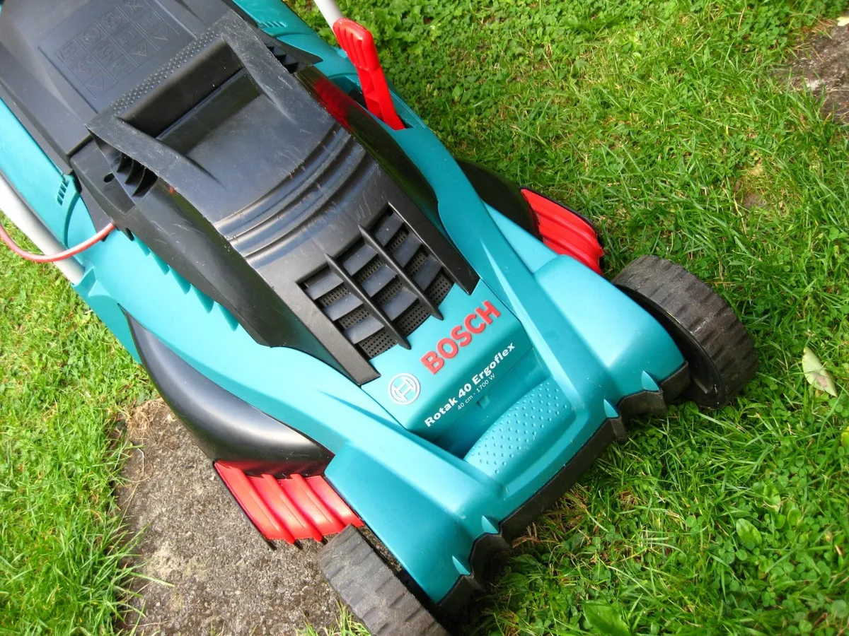 Spotless Bosch Rotak 40cm Ergoflex Electric Mower. - Image 3