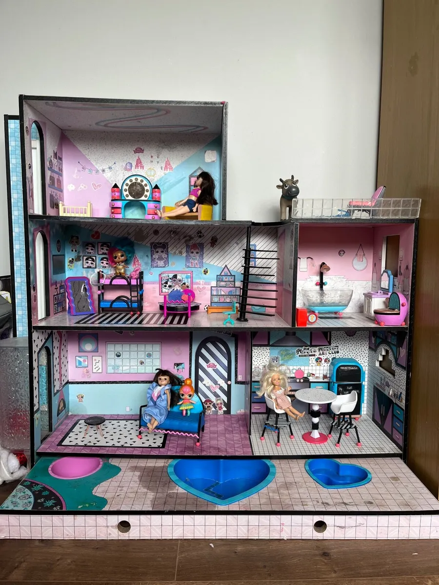 LOL dollhouse - free to take away
