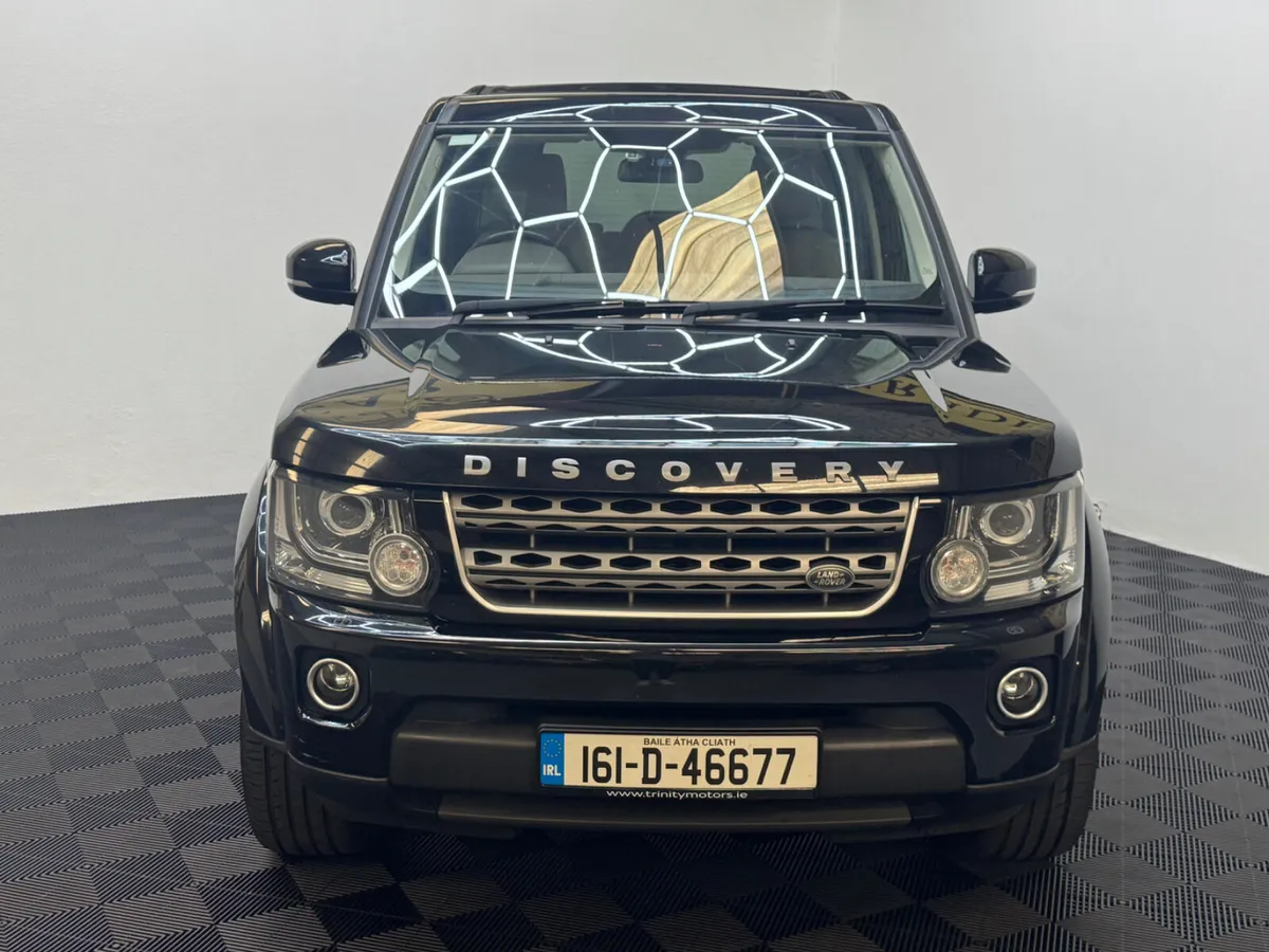 2016 Land Rover Discovery Low km( Vat invoice) - Image 3