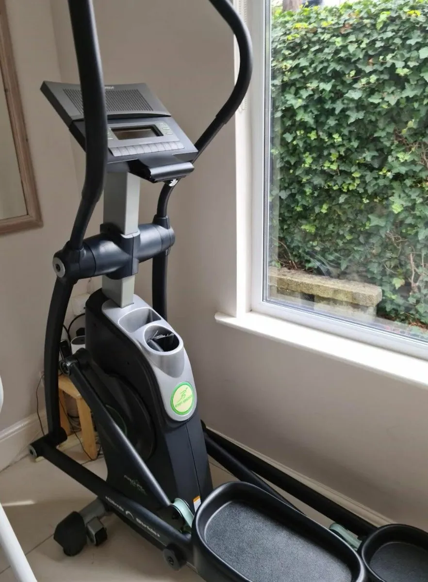 ProForm PF900 Elliptical Cross Trainer - Image 1