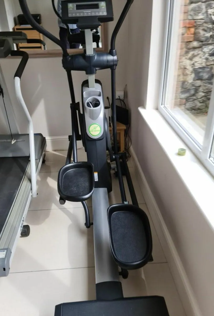 ProForm PF900 Elliptical Cross Trainer - Image 2