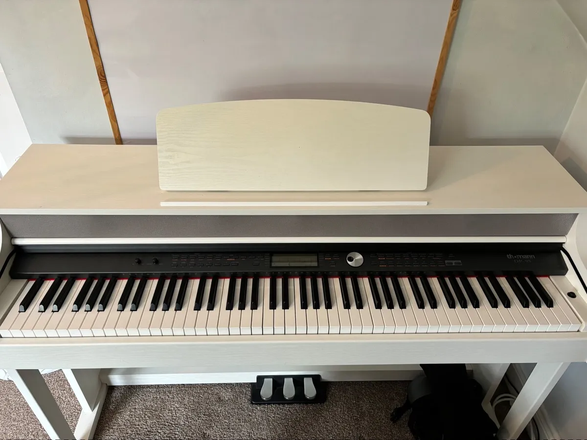 Electronic Piano - Image 2