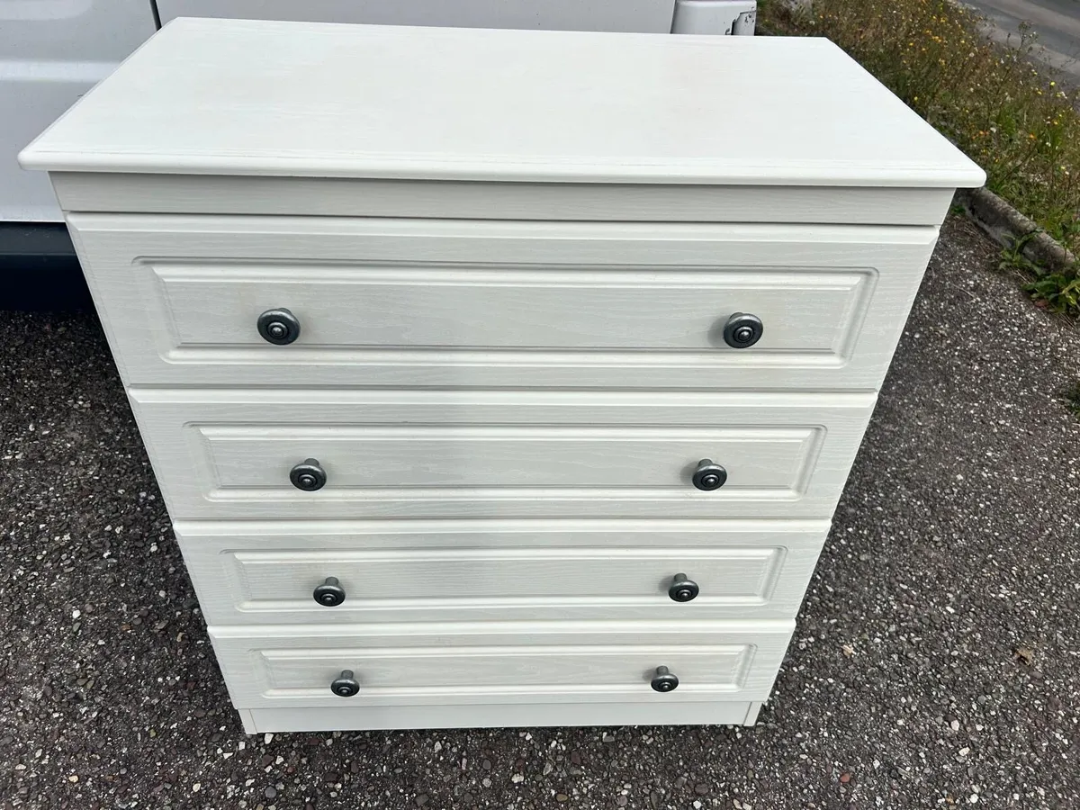 Chest of drawers
