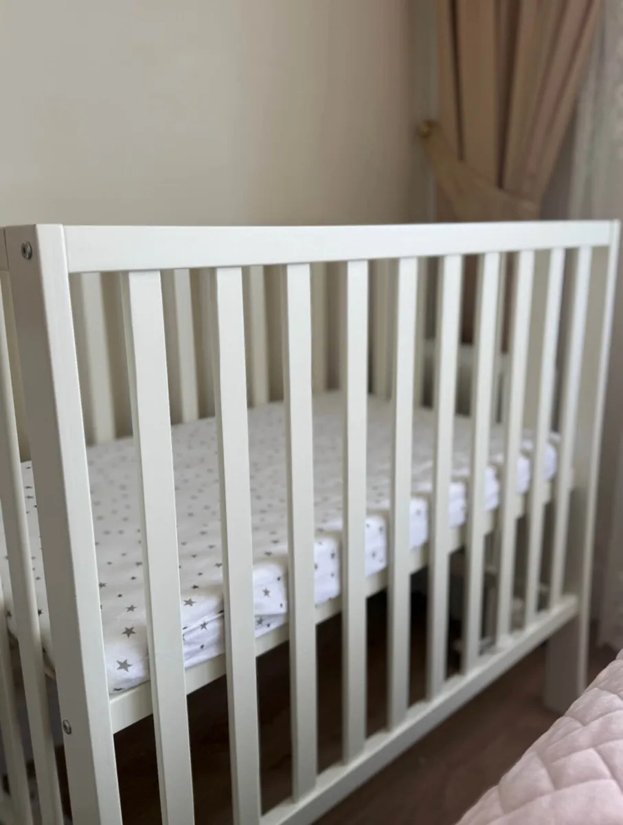 Mamas & Papas Petit cot with Mattress - Image 2