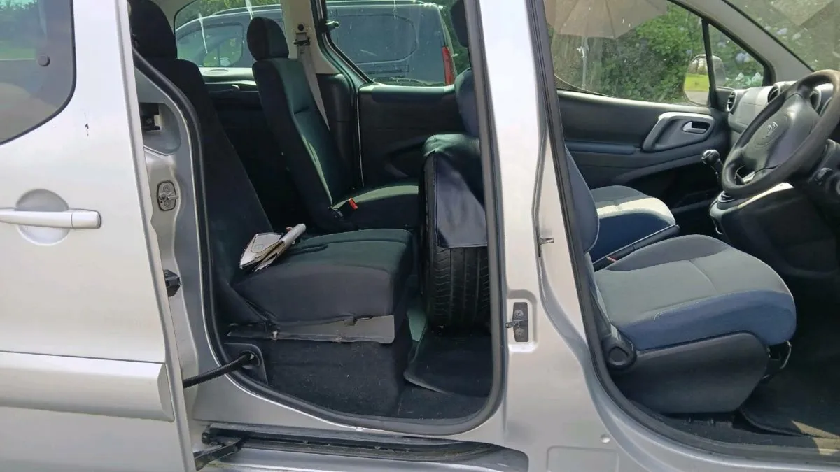 Disabled mobility van - Image 3