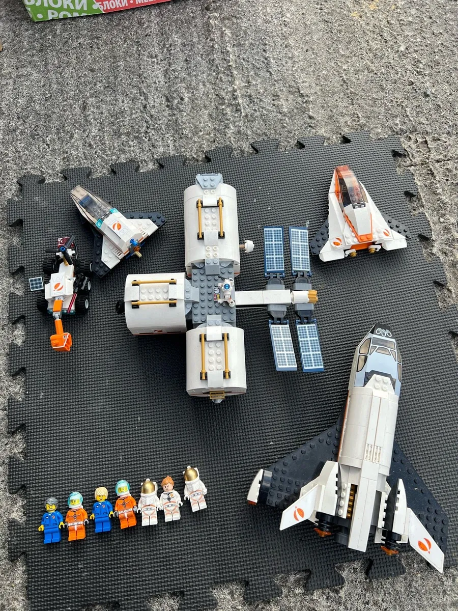 Lunar Lego space station - Image 1