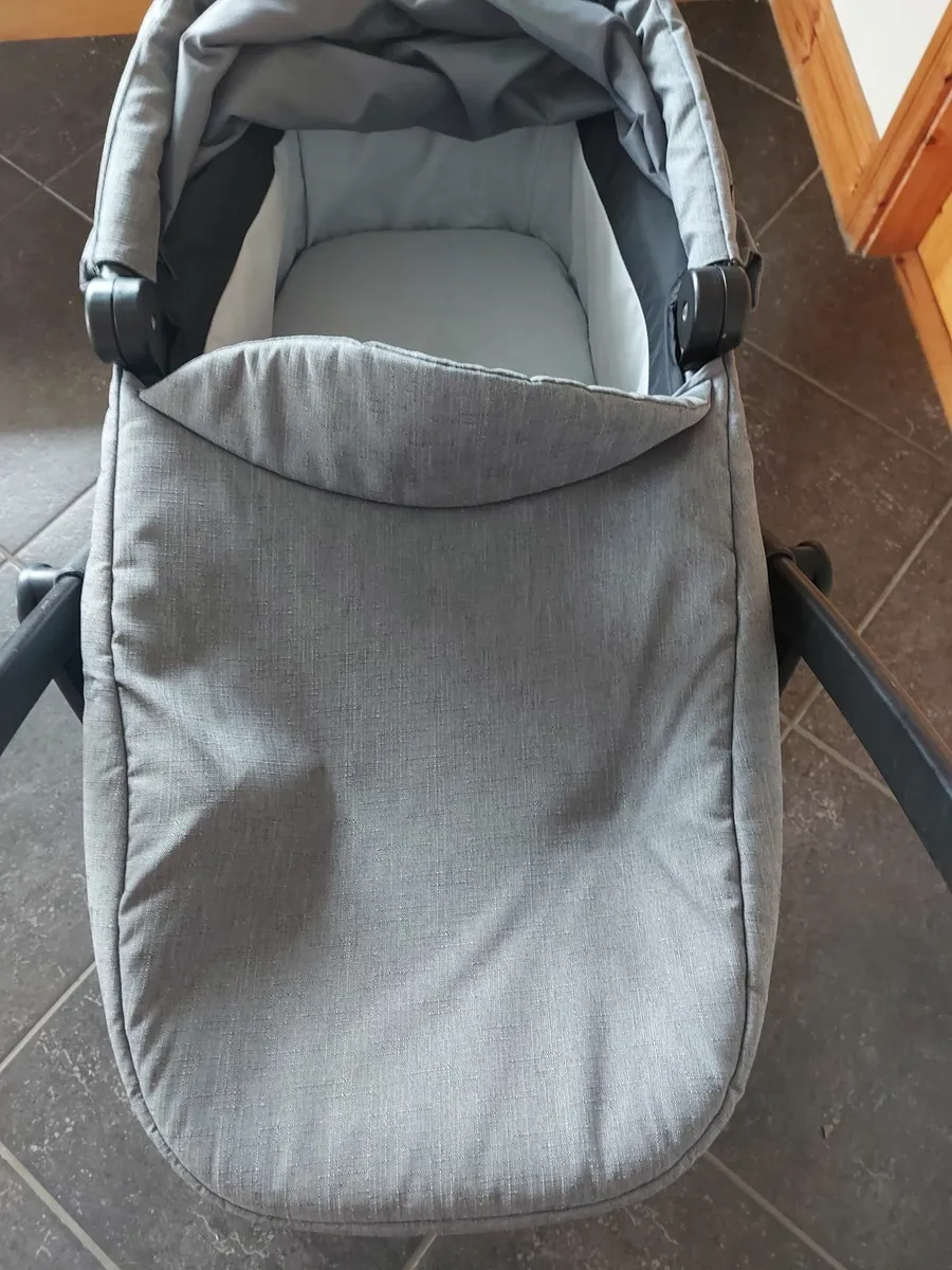 Graco 3 in 1 Travel set and isofix - Image 4