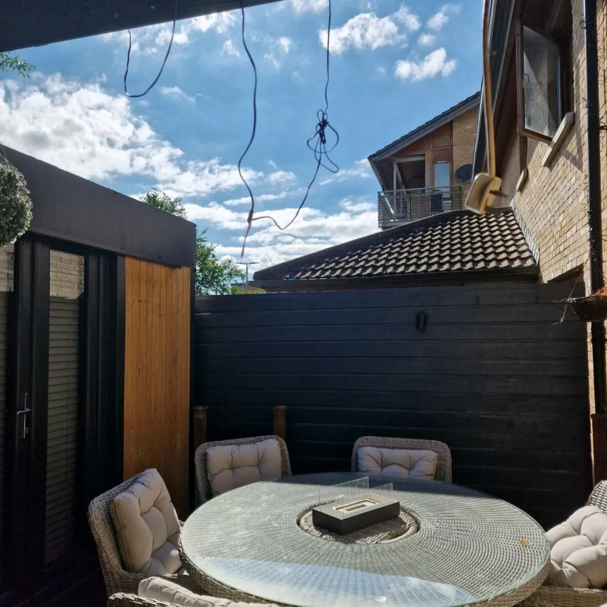 Outdoor table and chairs - Image 3