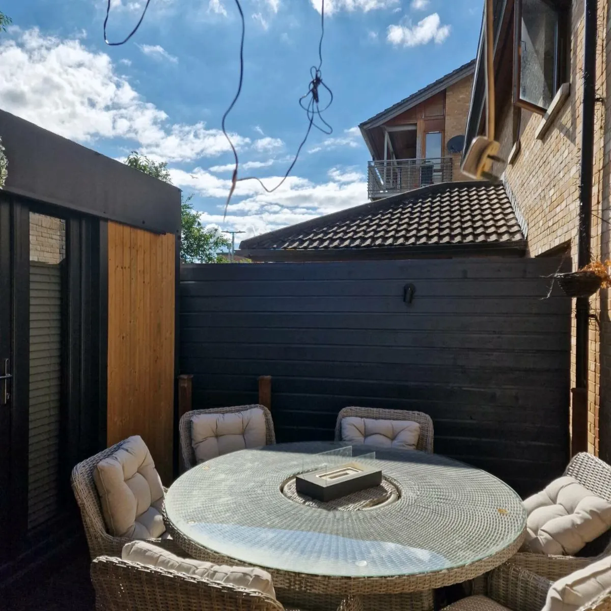 Outdoor table and chairs - Image 4