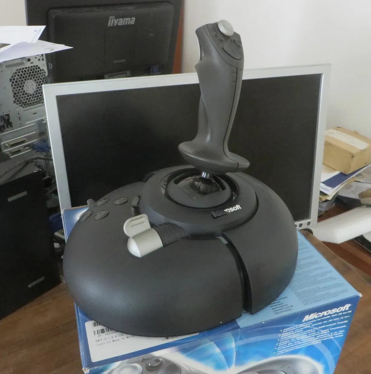 Joystick - Microsoft SideWinder FORCE feedback 2