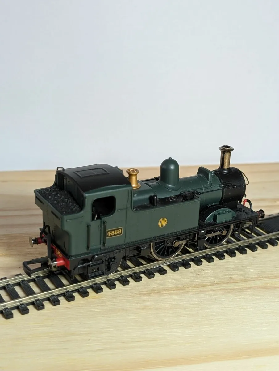 Hornby GWR 0-4-2 Steam Locomotive - Image 2