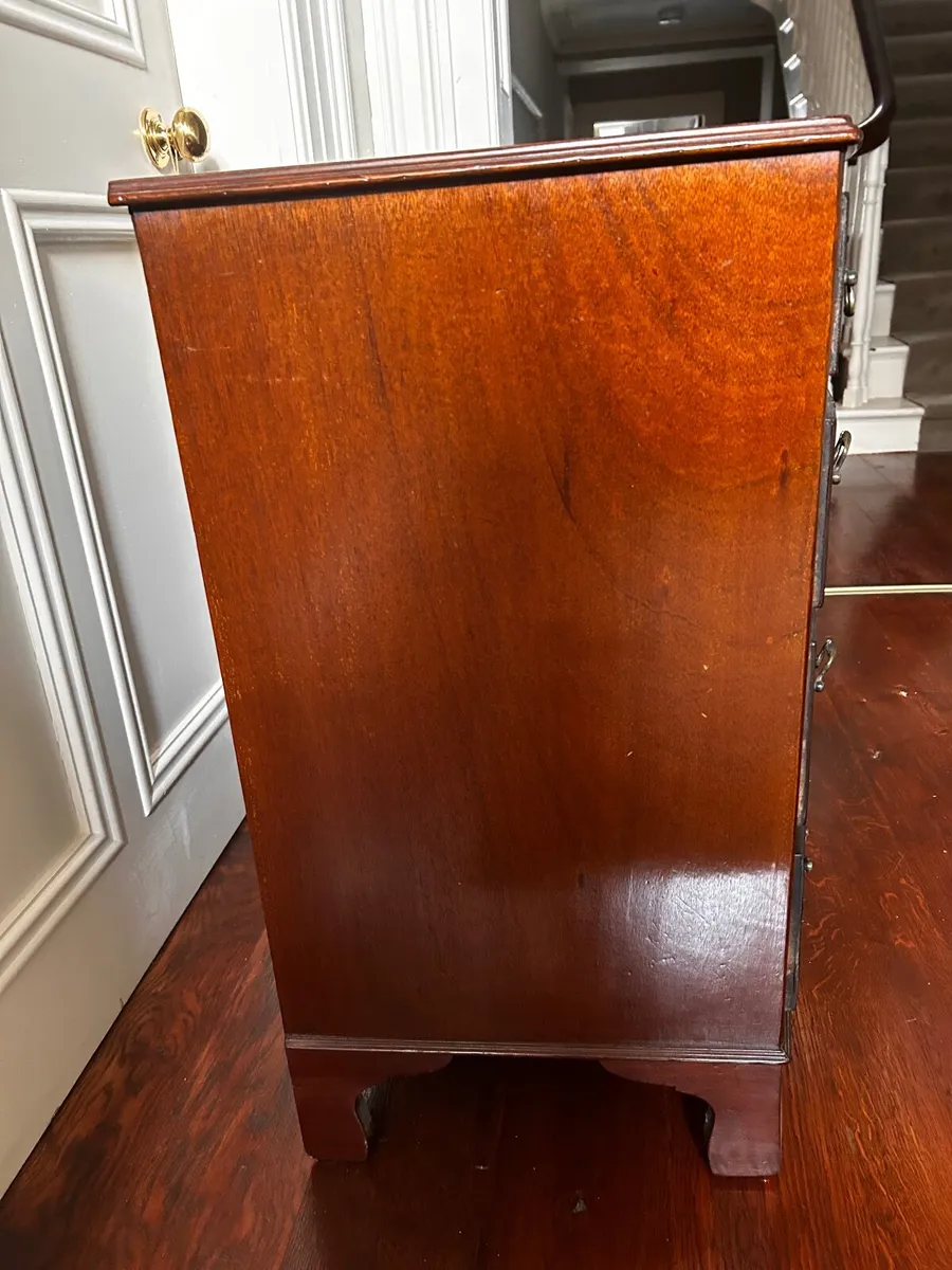 Antique Mahogany 4 drawer chest of drawers - Image 2