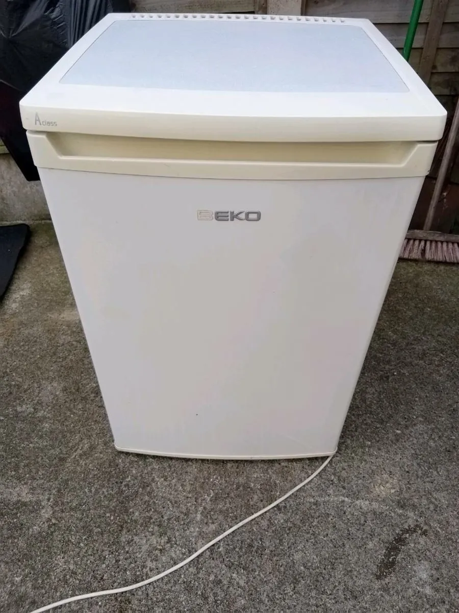 Small fridge - Image 1