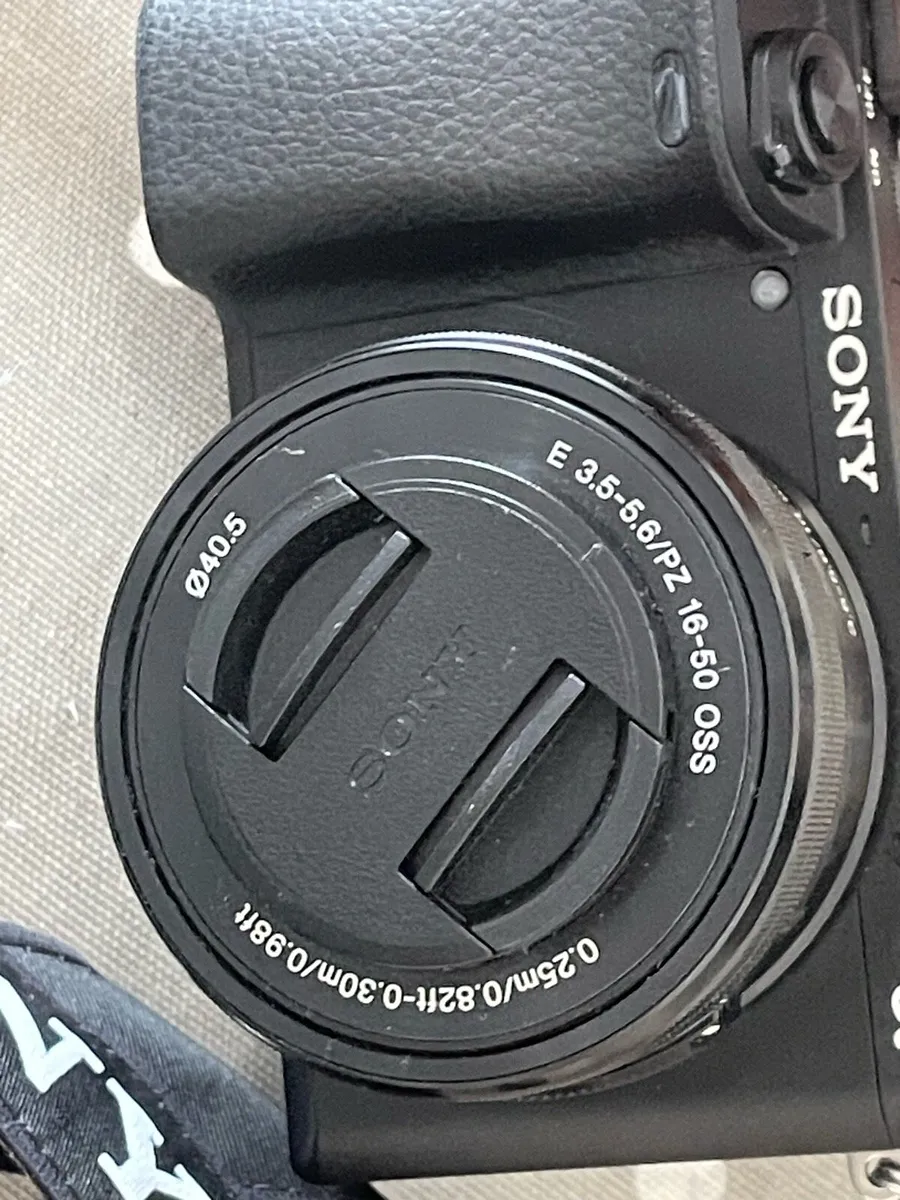 Sony A6400 + 16-50mm Lens - Image 4
