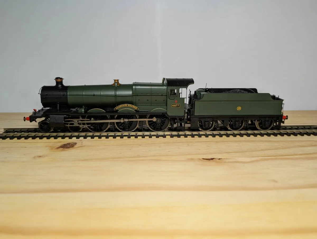 Hornby R2547 GWR Grange class locomotive - Image 1