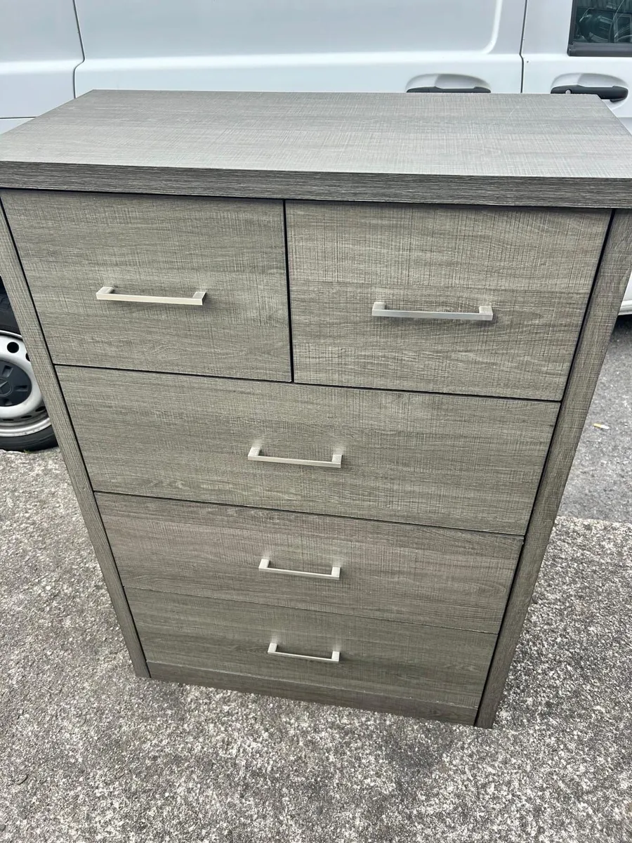 Chest of drawers