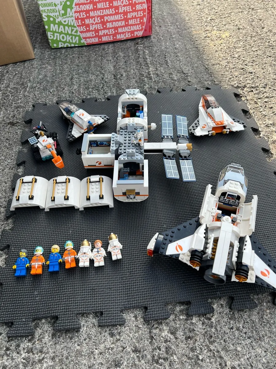 Lunar Lego space station - Image 3