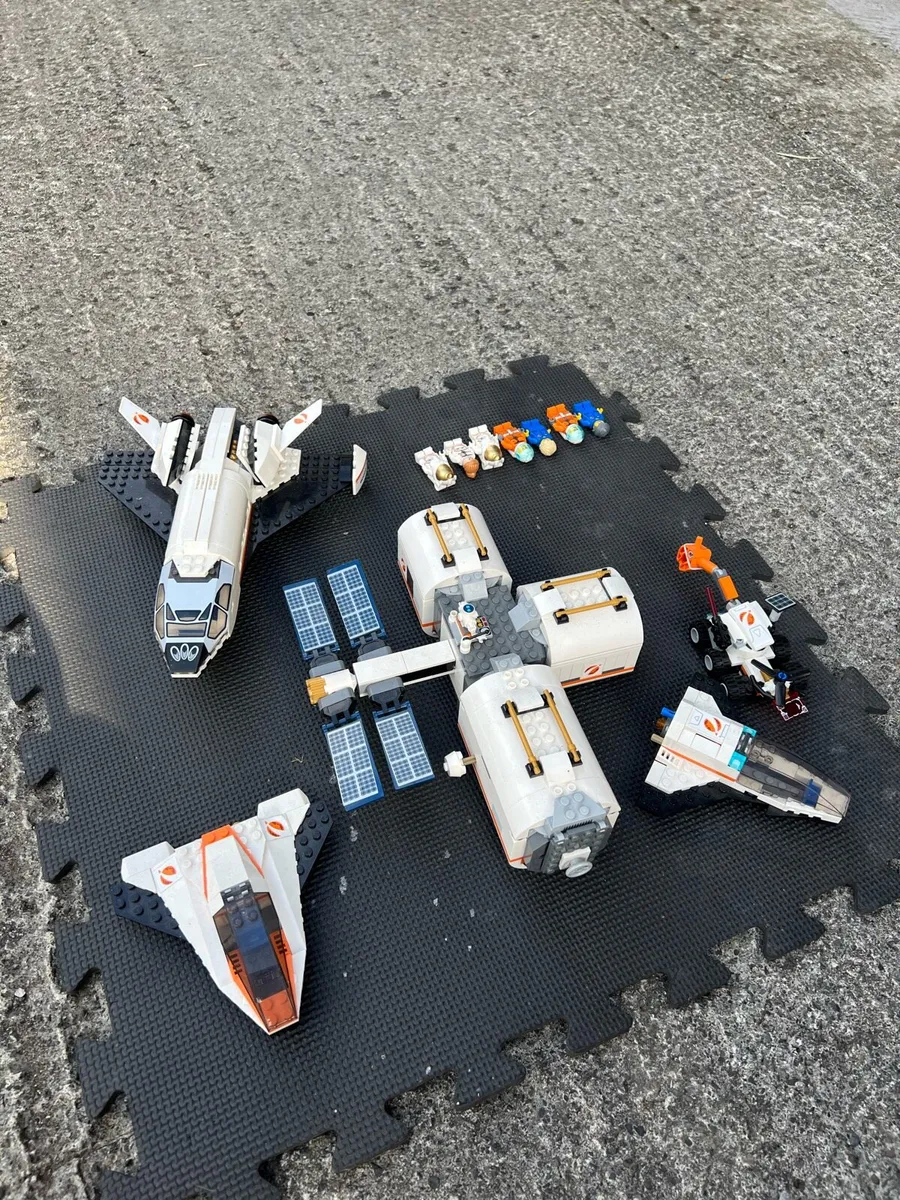 Lunar Lego space station - Image 4