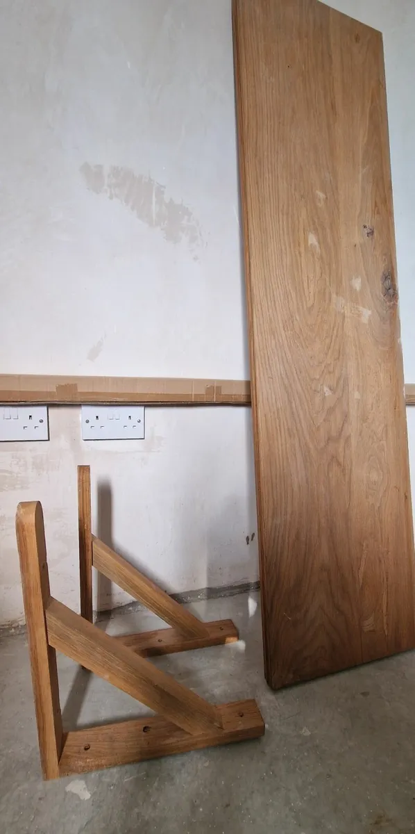 Oak Plank with oak brackets - Image 2