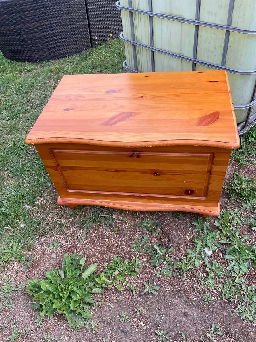 Pine blanket box as new - Image 1