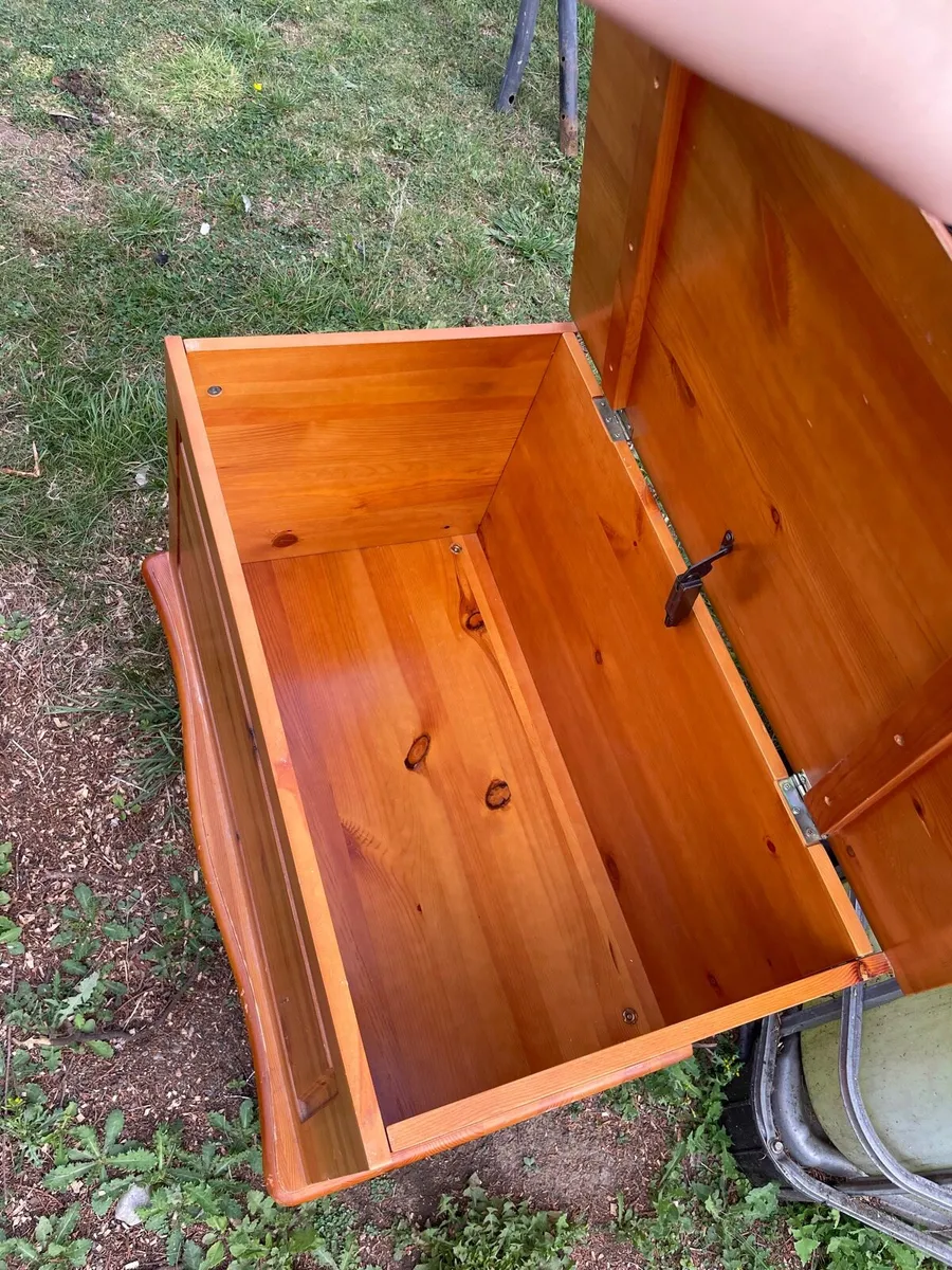 Pine blanket box as new - Image 3