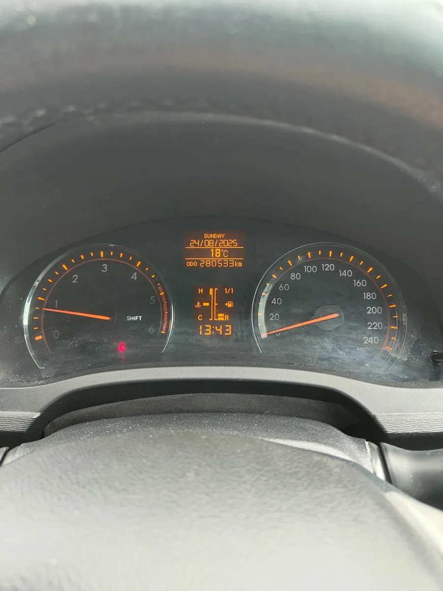 Toyota Avensis 2010 - Image 4