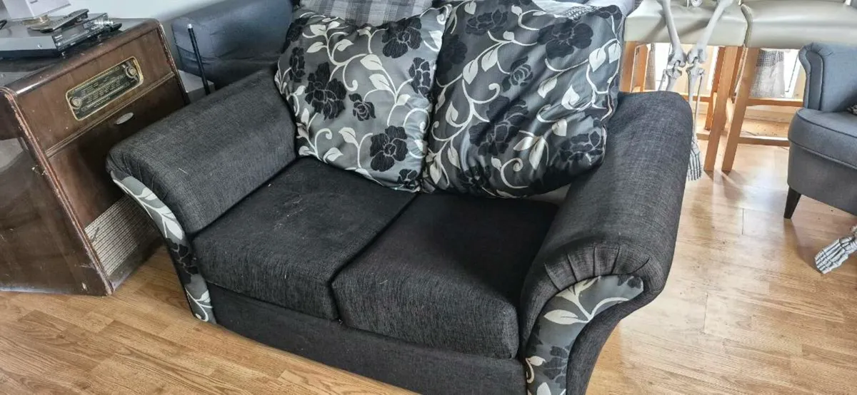 Sofa FREE - Image 2