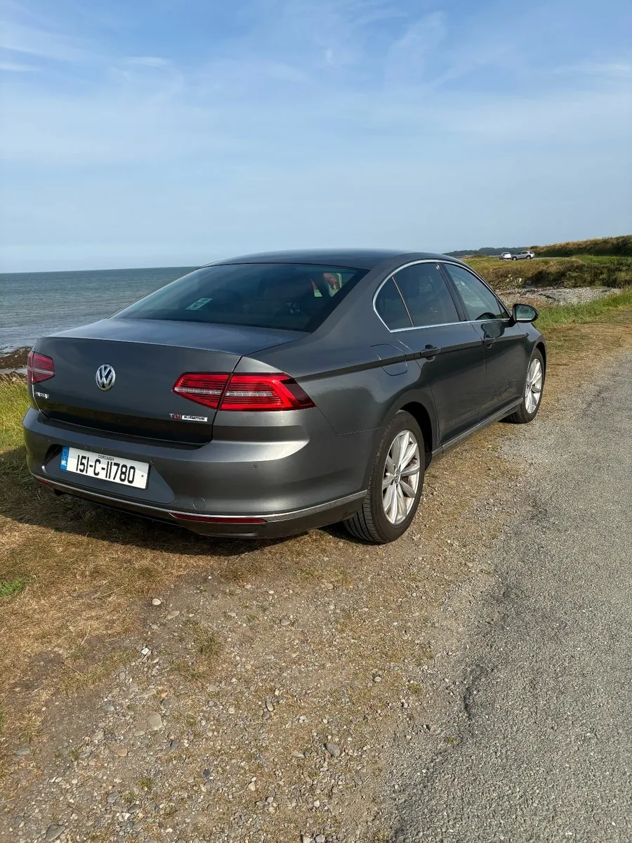 Volkswagen Passat 2015 - Image 2