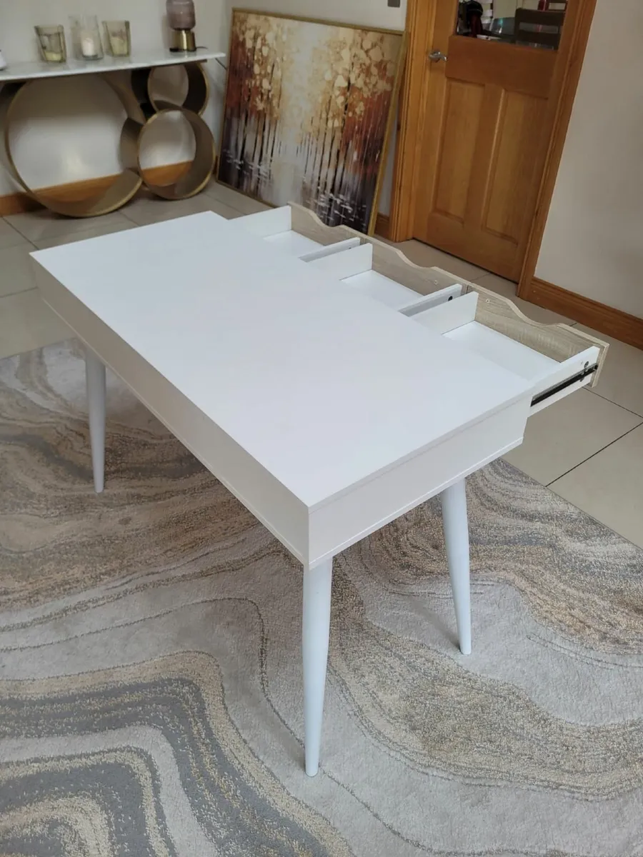 Desk - Image 4