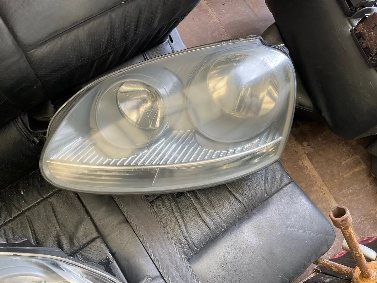 VW GOLF MK 5.  HEADLIGHTS - Image 1