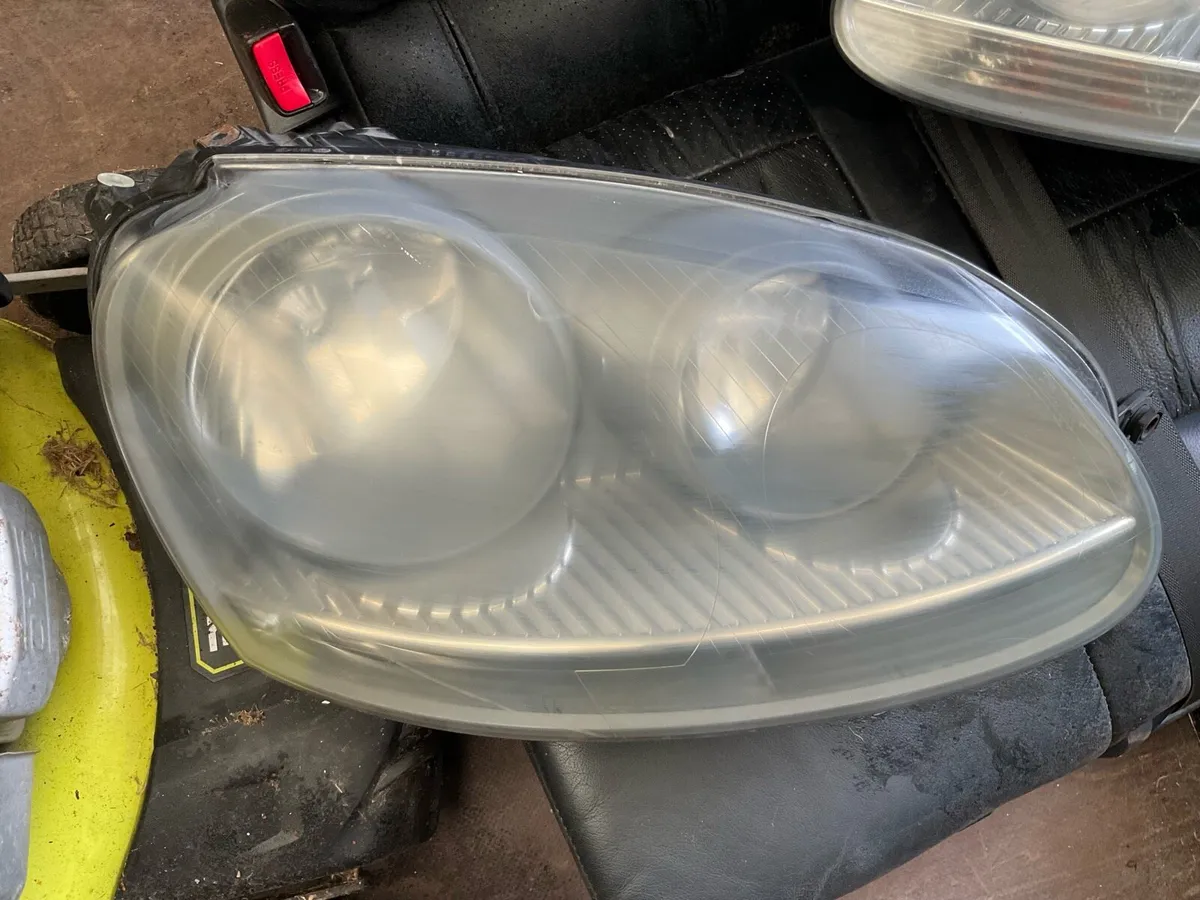 VW GOLF MK 5.  HEADLIGHTS - Image 2