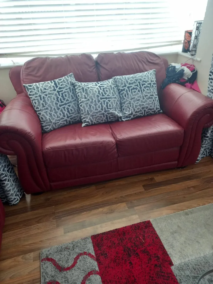 Sofa kitchen table and chairs - Image 4