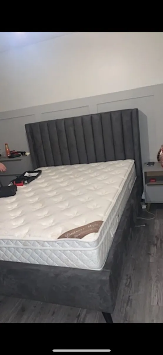 Bed - Image 1