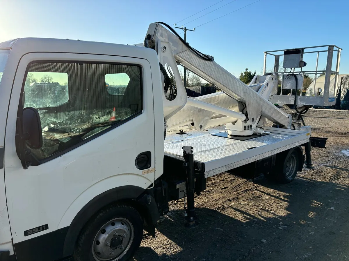 Aerial platform, cherry picker van mounted hoist - Image 3