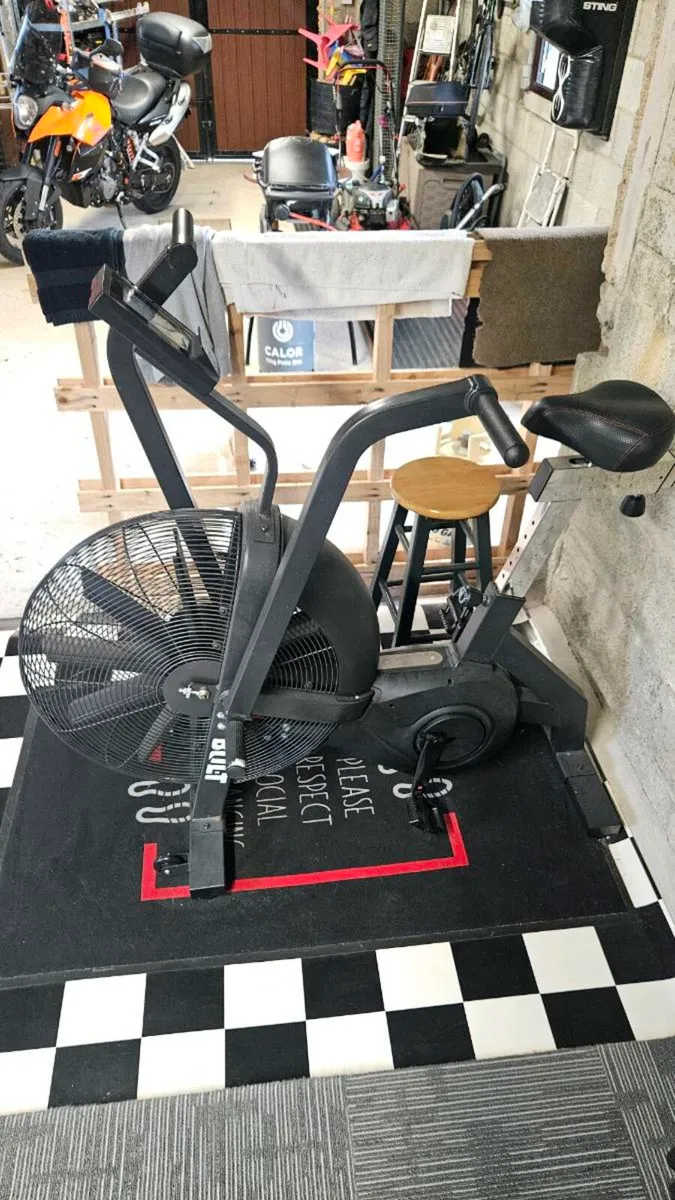 Bolt Air Bike - Image 3