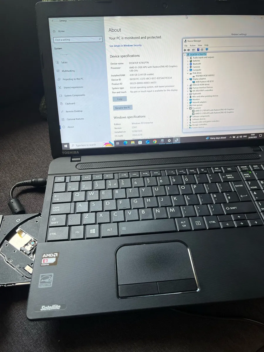 Toshiba laptop 65 - Image 4