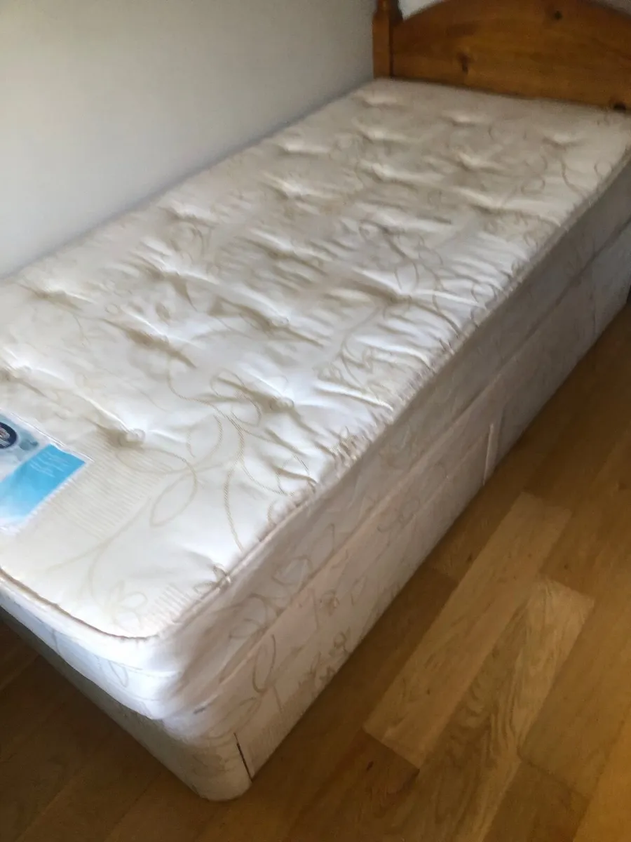 Single bed - Image 2