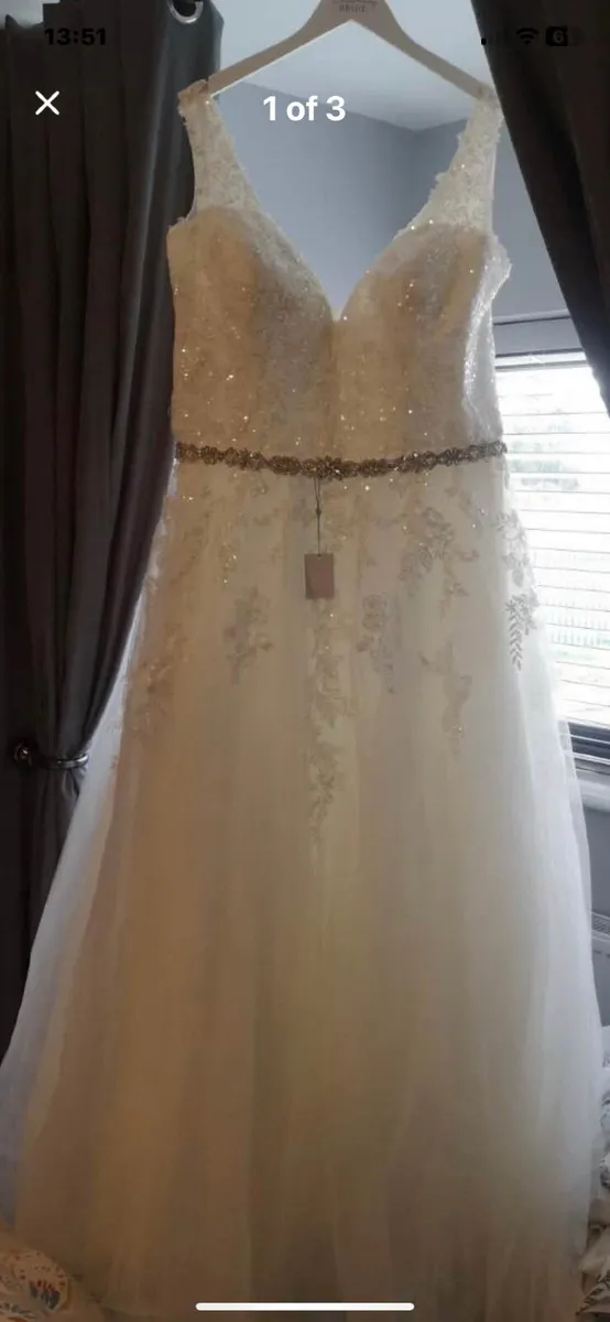 Wedding dress - Image 3