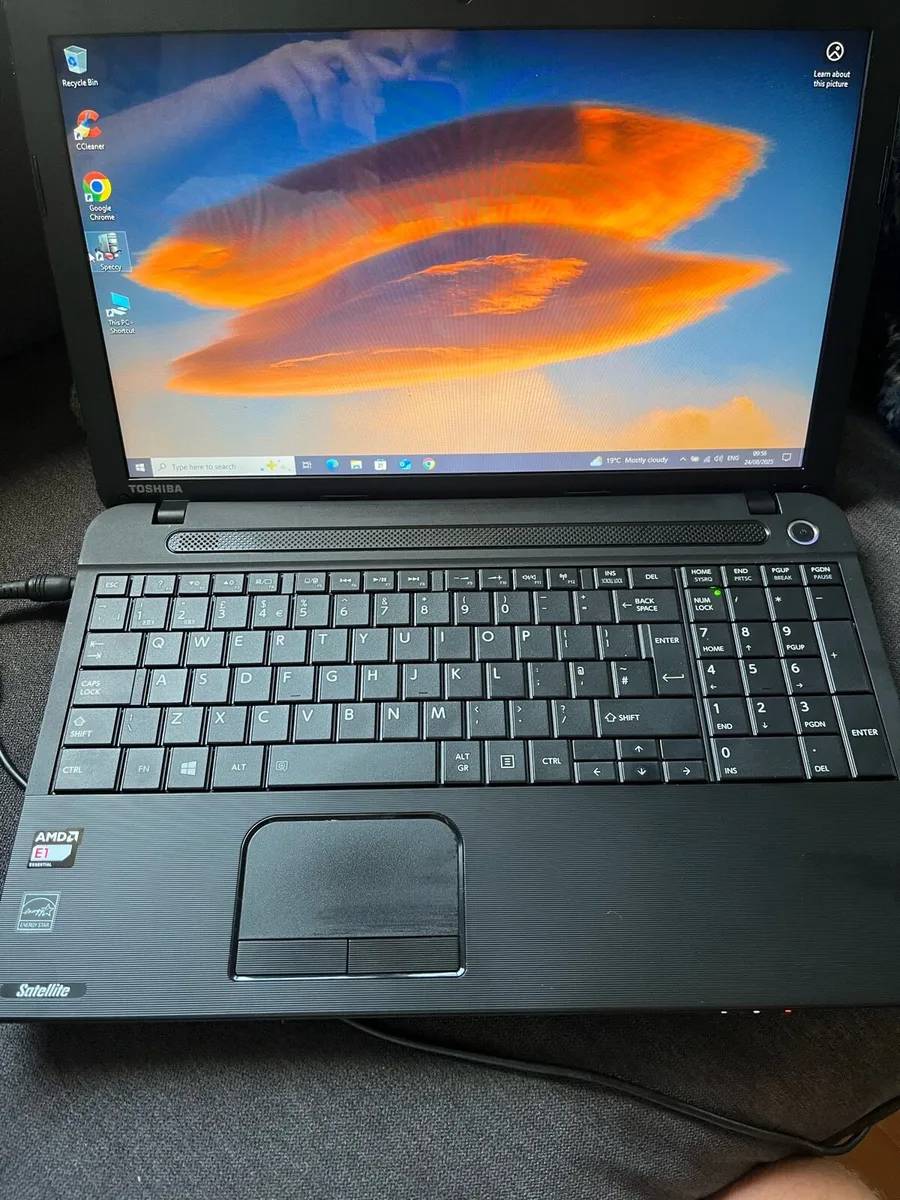 Toshiba laptop 65 - Image 1