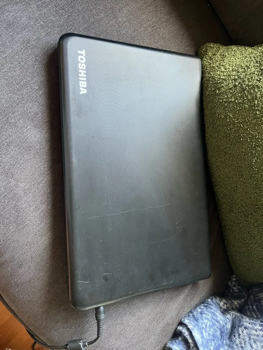 Toshiba laptop 65 - Image 2