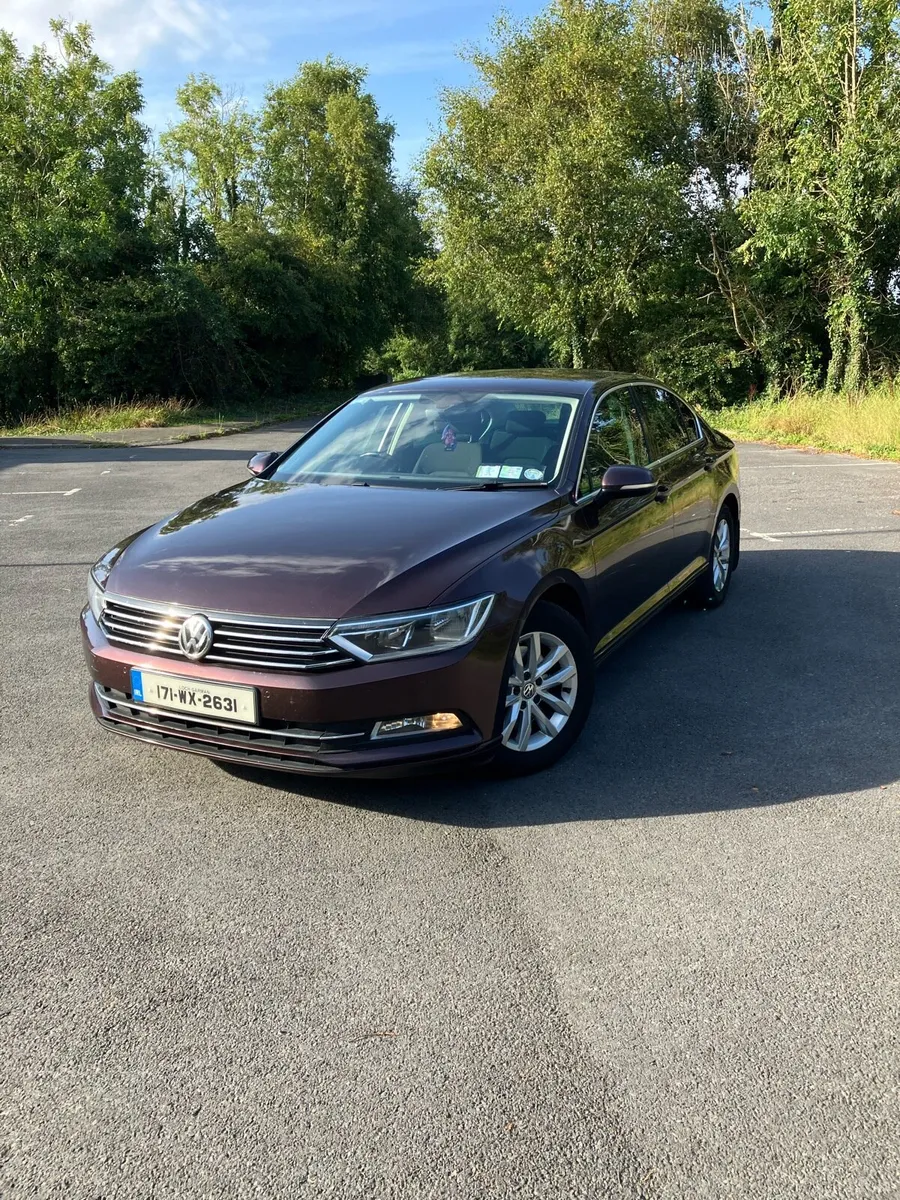 Volkswagen Passat - Image 1