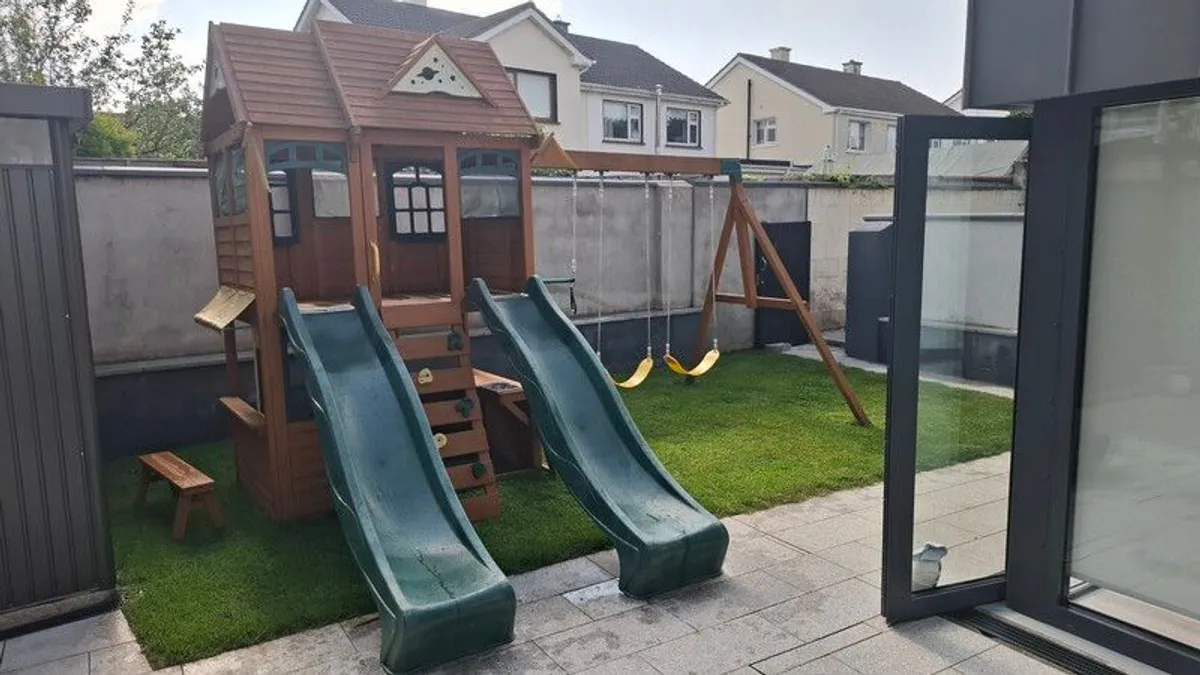 Climbing frame, tree house - Image 1