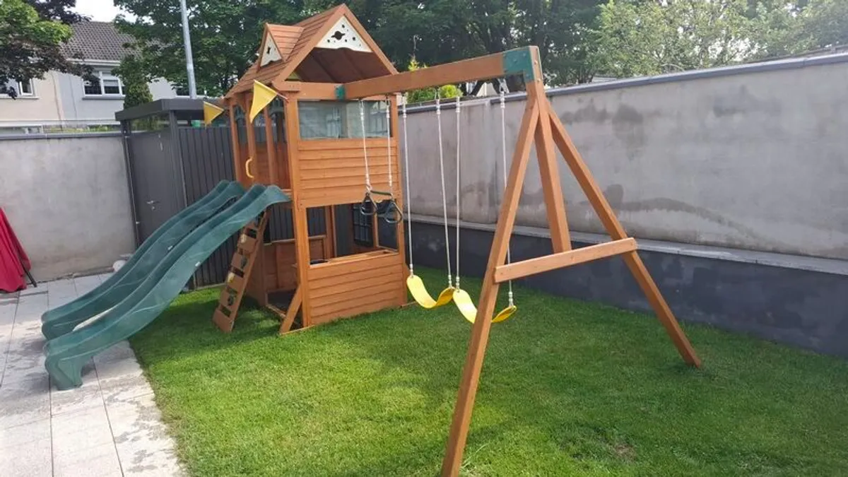 Climbing frame, tree house - Image 2