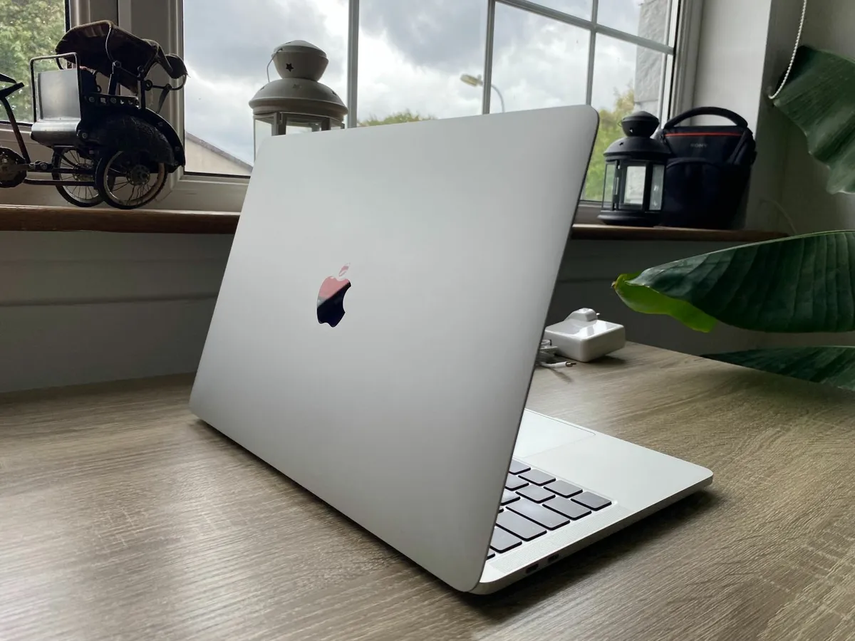 MacBook Pro 13 2020 M1 - Image 2