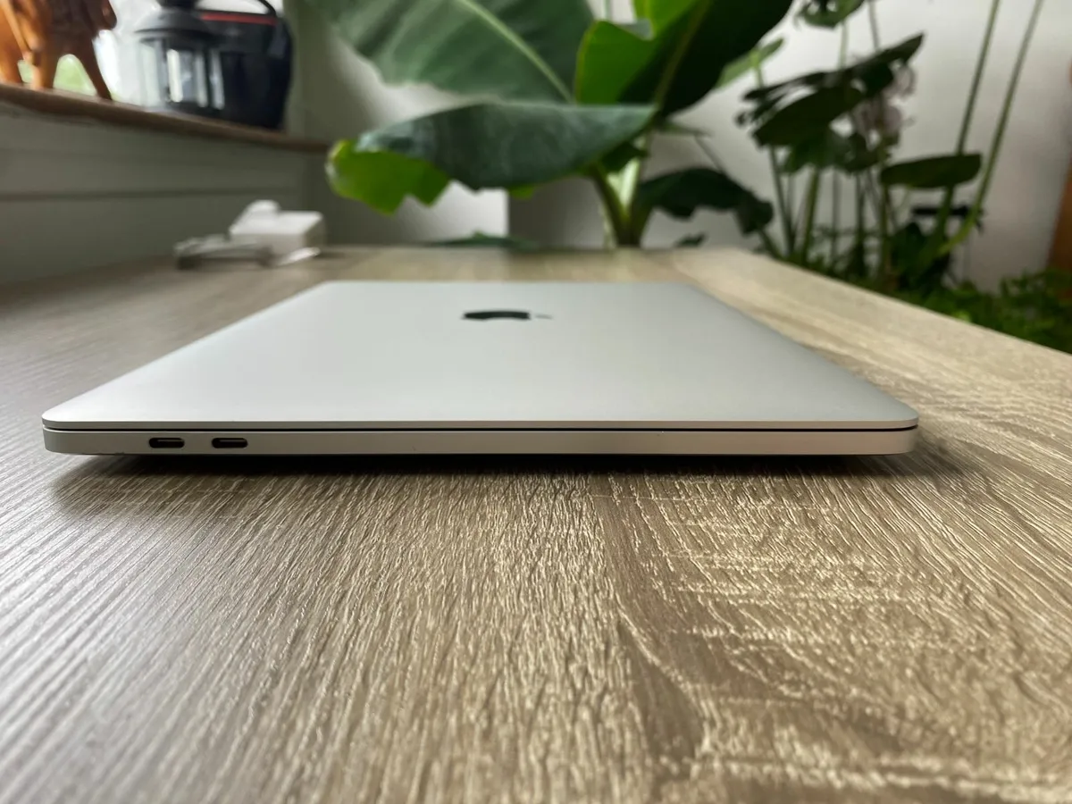 MacBook Pro 13 2020 M1 - Image 3